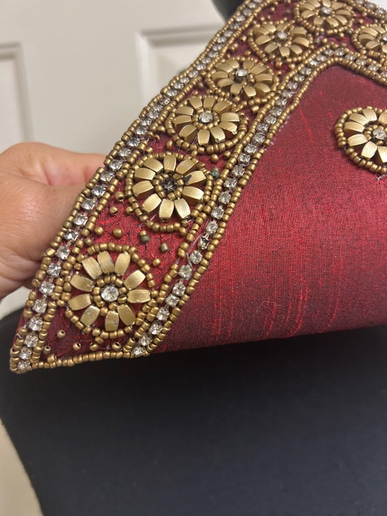 Purse reddish burnt with gold bead design, Very unique design with a gold handle - Picture 5 of 7